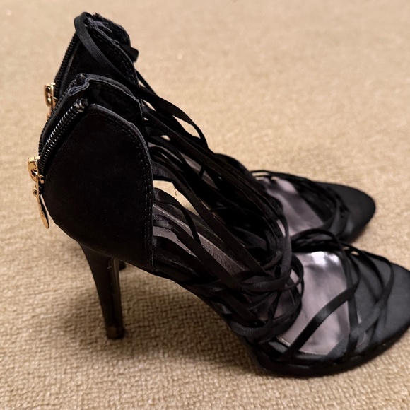 Size 8 -  Chinese Laundry Black Heels - Picture 2 of 5